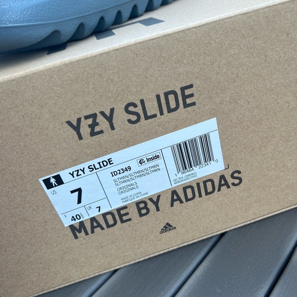 Yeezy Slide - Picture 4 of 4